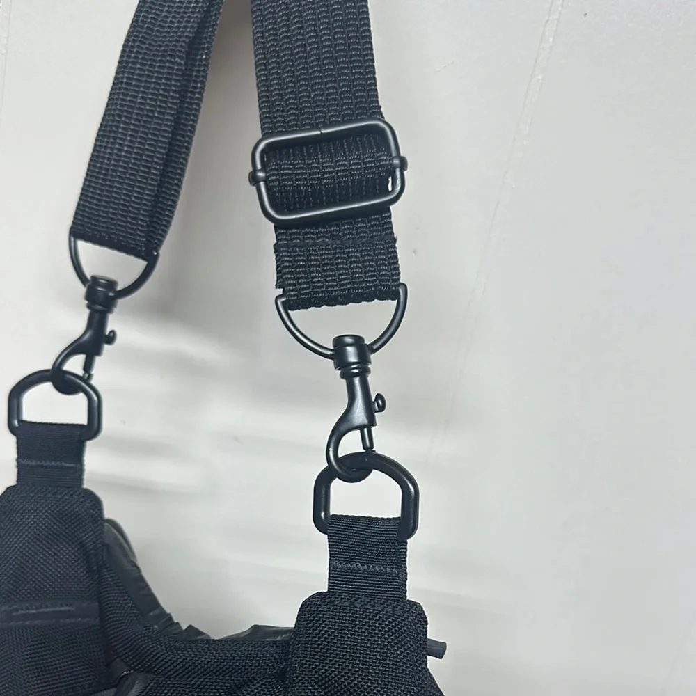 Compact Black Messenger Bag with Durable Fabric